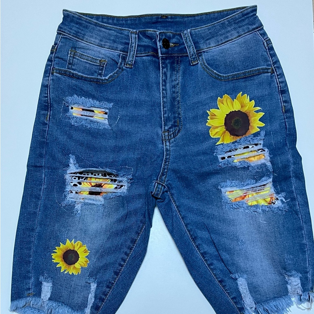 Sunflower Distressed Blue Jean Shorts sz small nwot - Picture 1 of 8